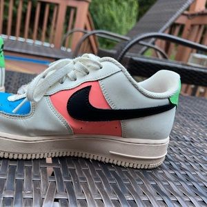 Lightly worn Nike Air size 8.5, very good condition.